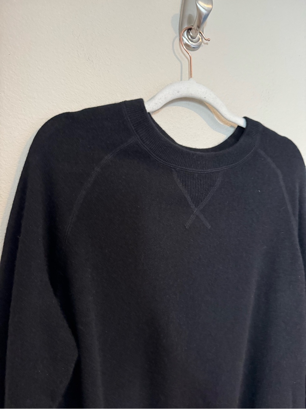 Quince Mongolian Shrunken Cashmere Sweatshirt Black - Picture 5 of 10